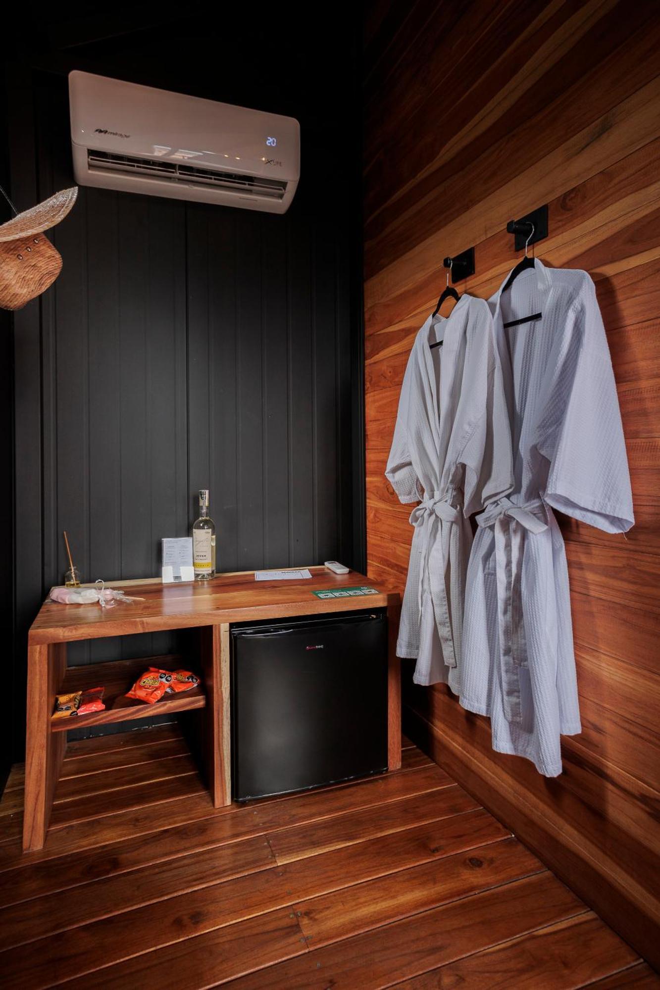 Hotel Coyote Alcocer 外观 照片