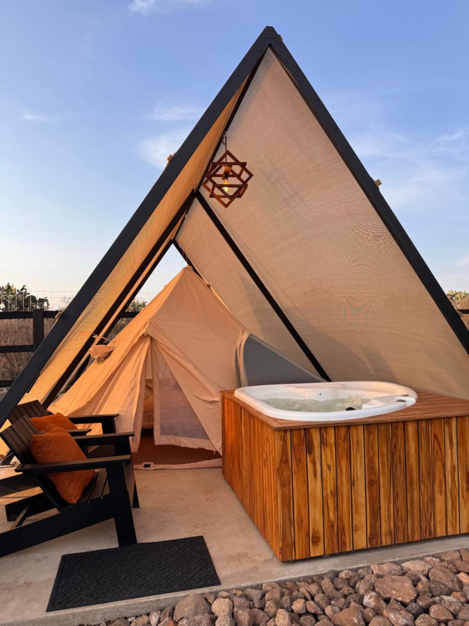 Hotel Coyote Alcocer 外观 照片